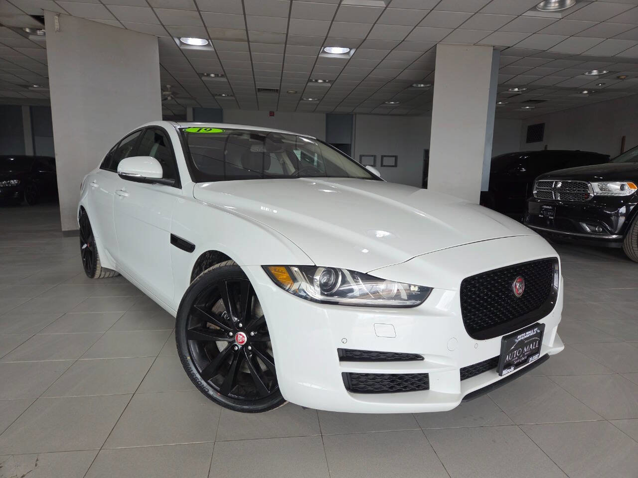 Used 2017 Jaguar XE Prestige RWD image 1