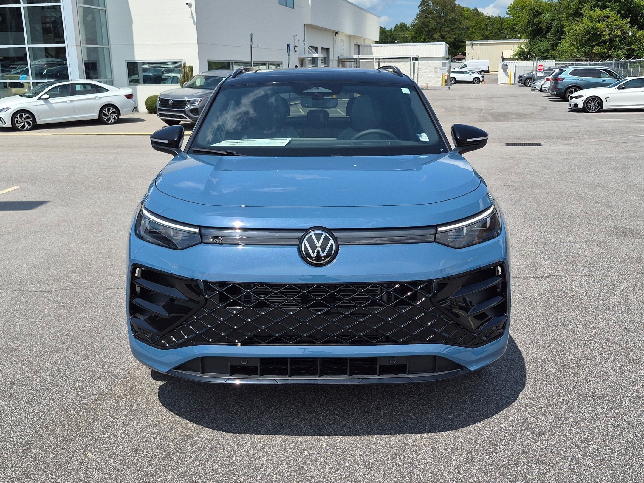 New 2026 Volkswagen Tiguan SE R-Line FWD image 8