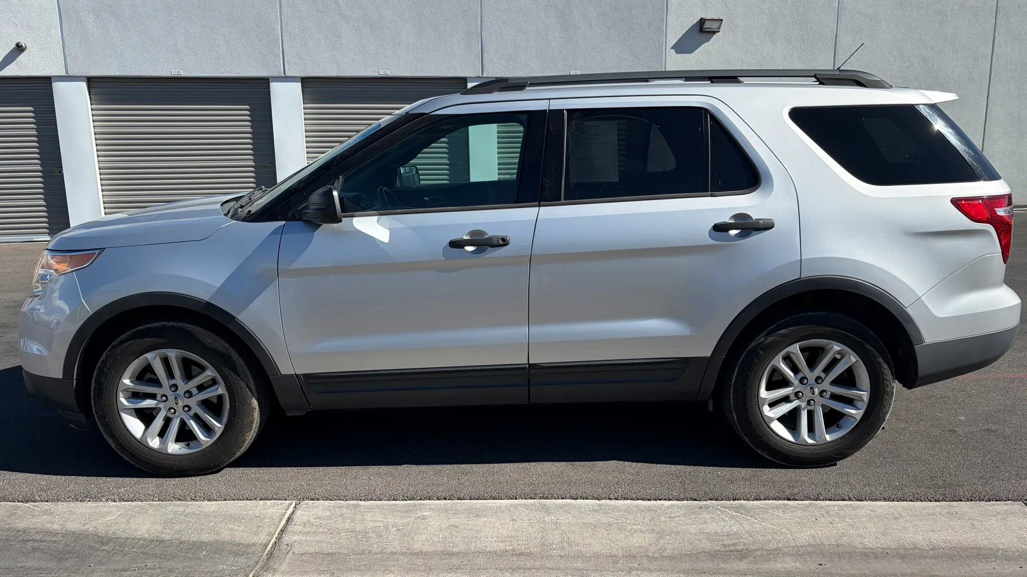 Used 2015 Ford Explorer FWD image 2