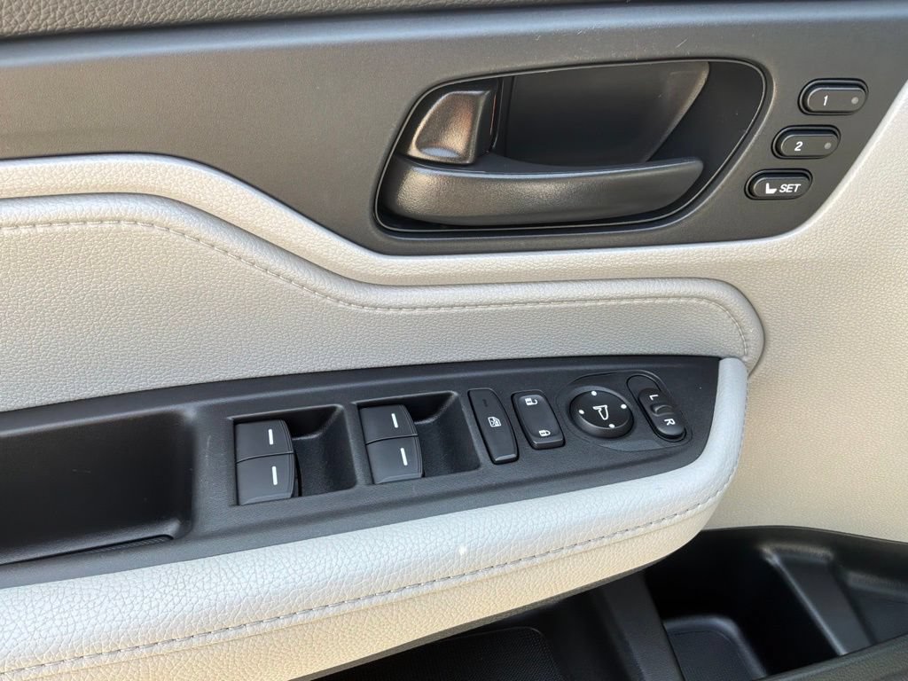 Used 2023 Honda Odyssey EX-L image 13