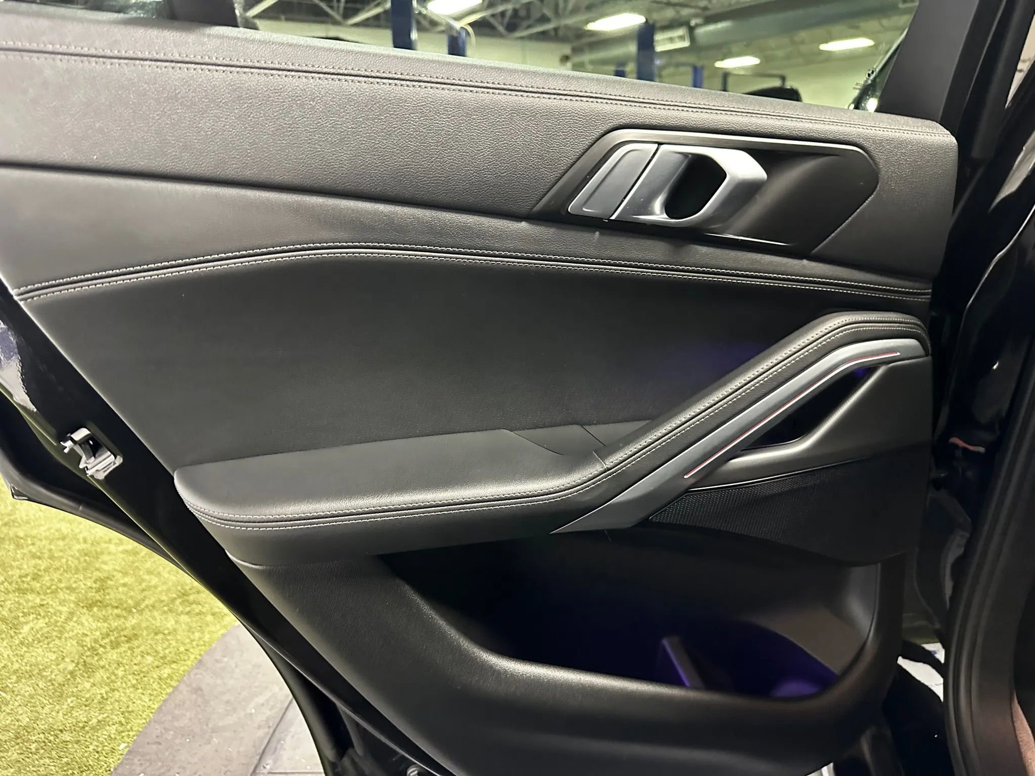 Used 2023 BMW X6 xDrive40i w/ Premium Package image 17