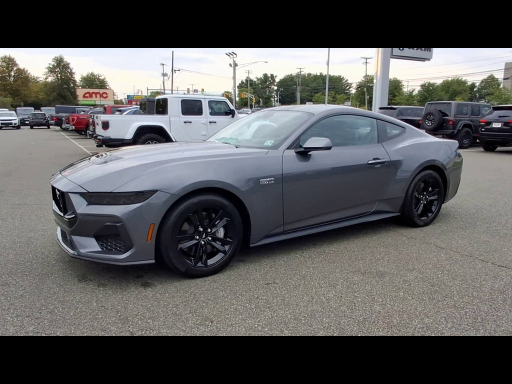 Used 2025 Ford Mustang GT RWD image 4