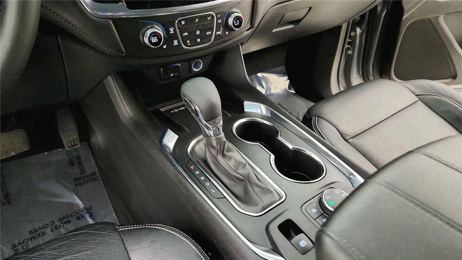 Used 2023 Chevrolet Traverse LT w/ Midnight/Sport Edition image 35