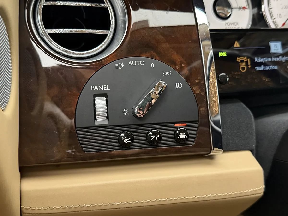 Used 2016 Rolls-Royce Wraith RWD image 16