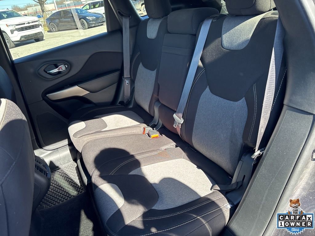 Used 2018 Jeep Cherokee Latitude w/ Altitude Package image 38