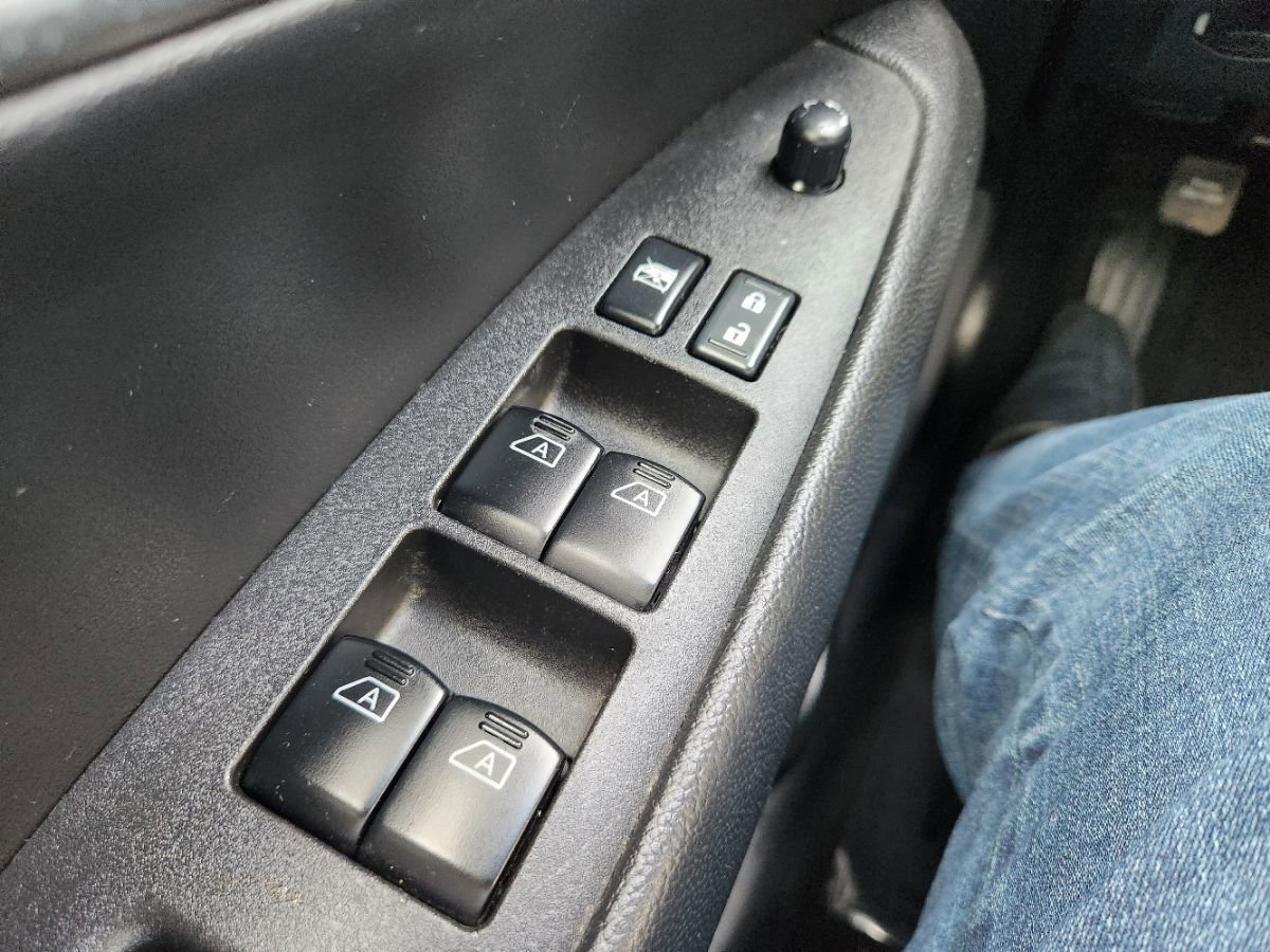 Used 2011 INFINITI G37 Journey w/ Premium Pkg image 17