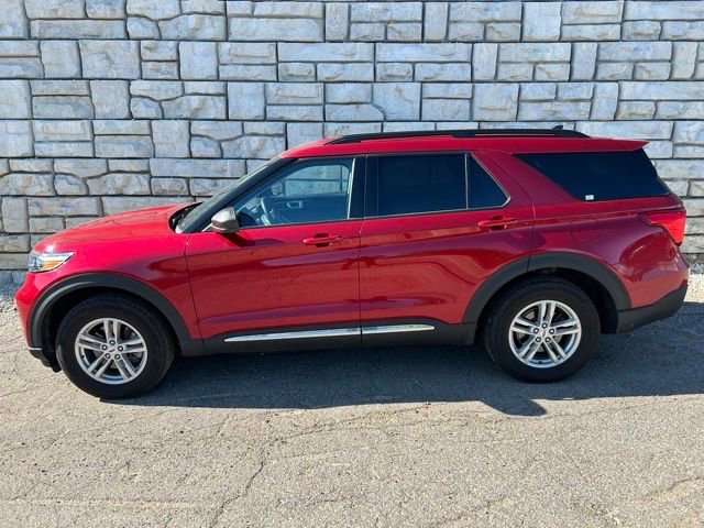 Used 2023 Ford Explorer XLT w/ Equipment Group 202A AWD/4WD image 3
