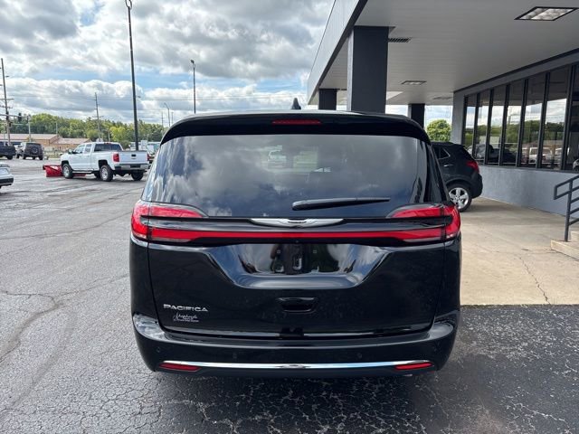 New 2026 Chrysler Pacifica Select image 6