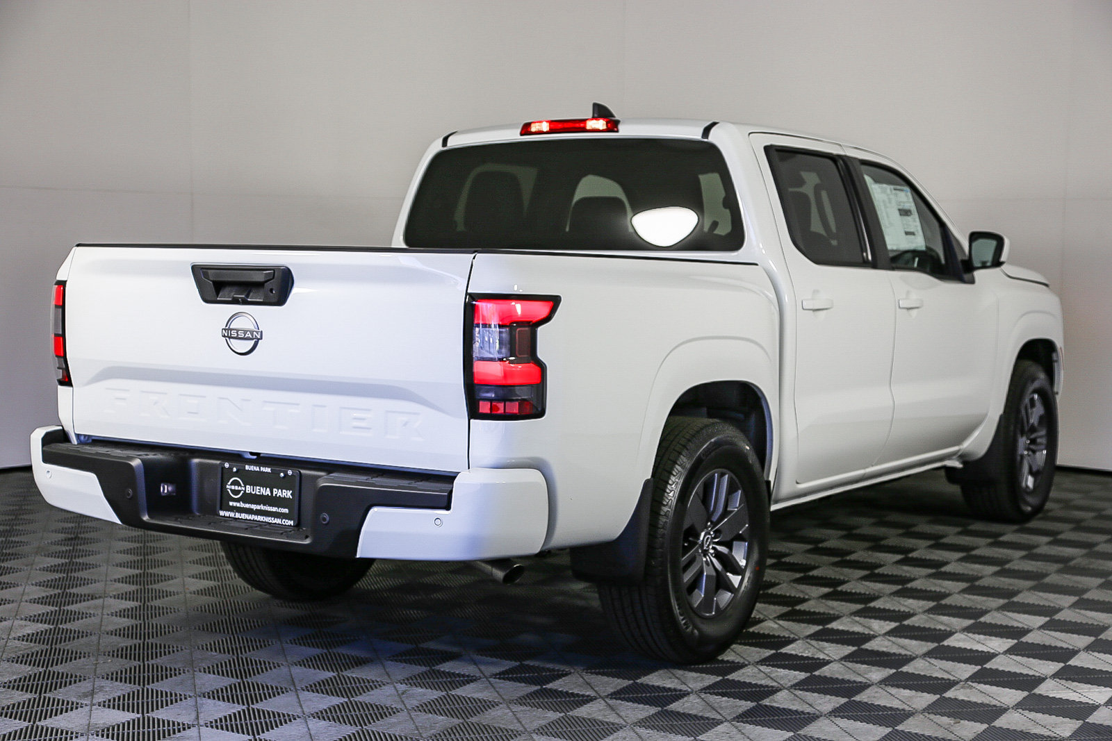 Used 2025 Nissan Frontier SV RWD image 9