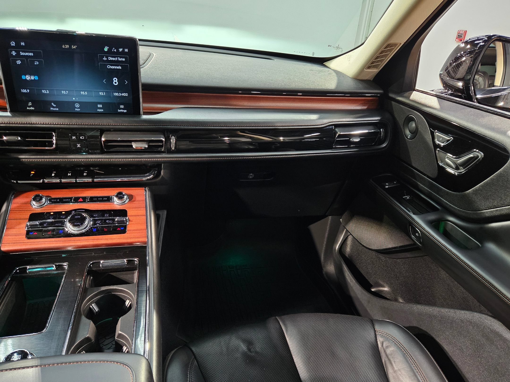 Used 2022 Lincoln Aviator Grand Touring w/ Elements Package Plus AWD/4WD image 11