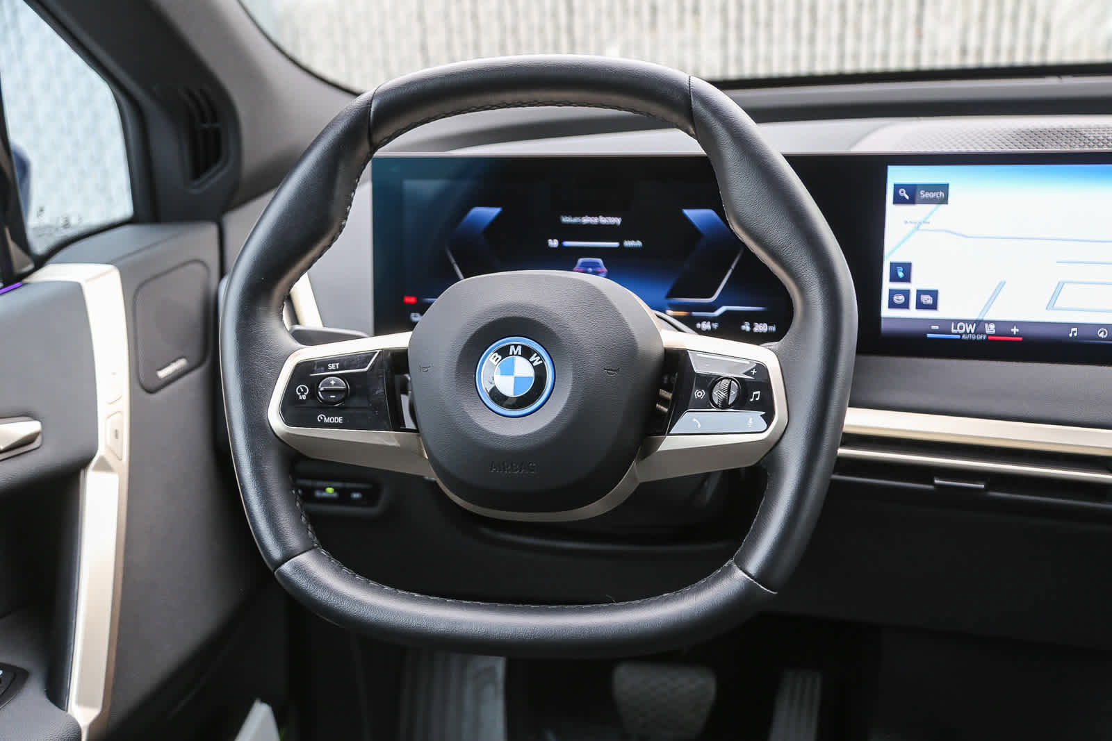 Used 2025 BMW iX xDrive50 w/ Premium Package image 11