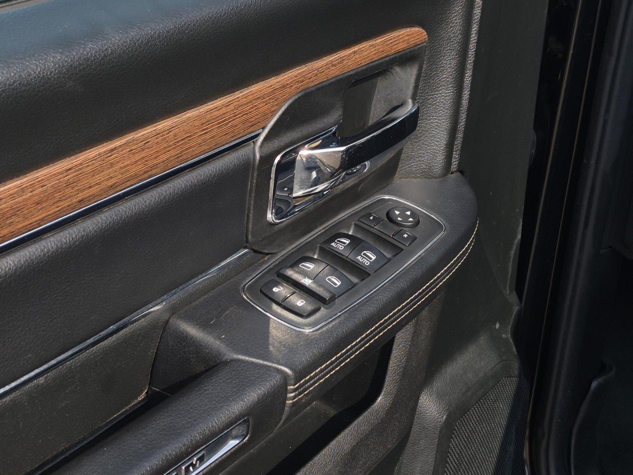Used 2018 RAM 1500 Laramie w/ Convenience Group AWD/4WD image 14
