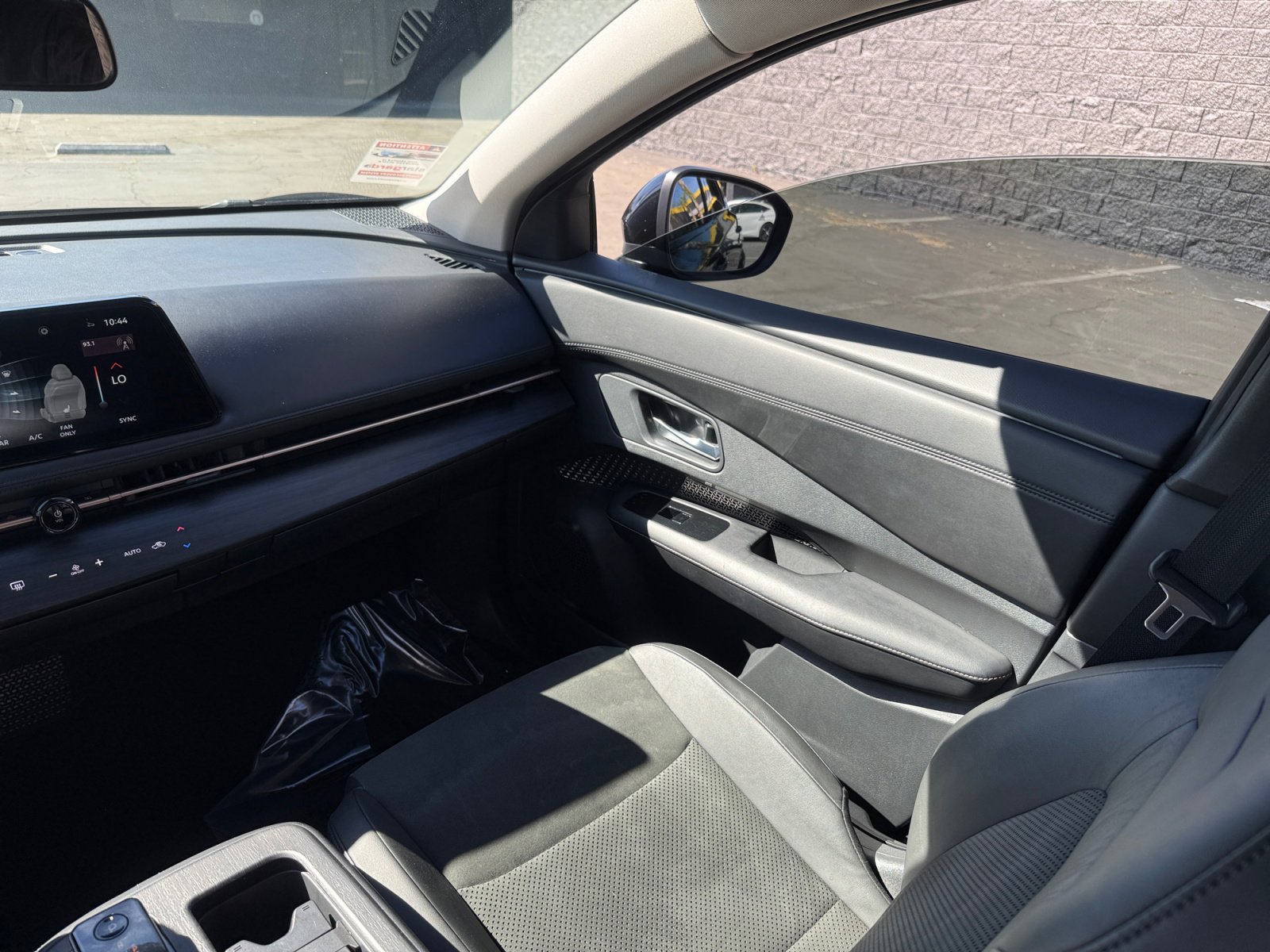 Used 2024 Nissan Ariya FWD image 16