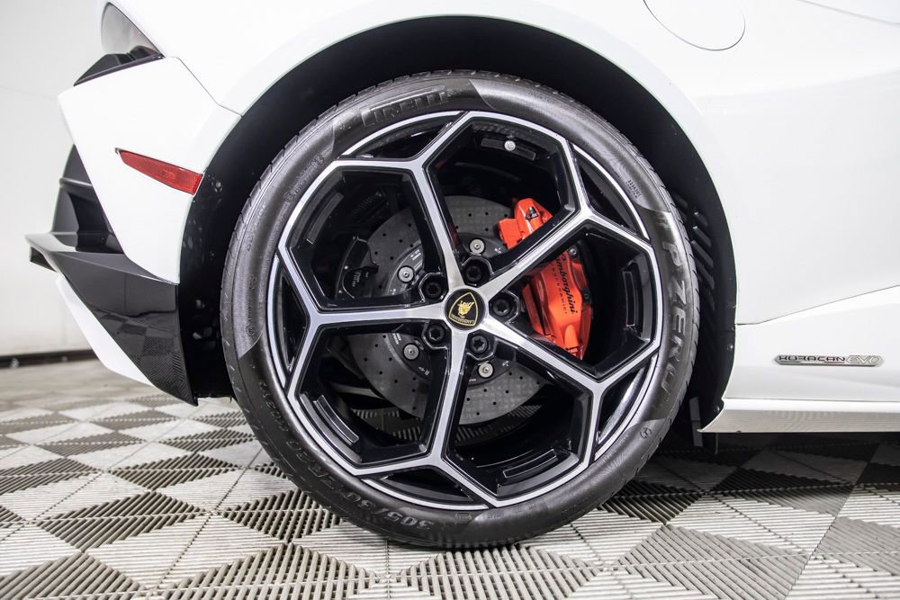 Used 2020 Lamborghini Huracan EVO image 27
