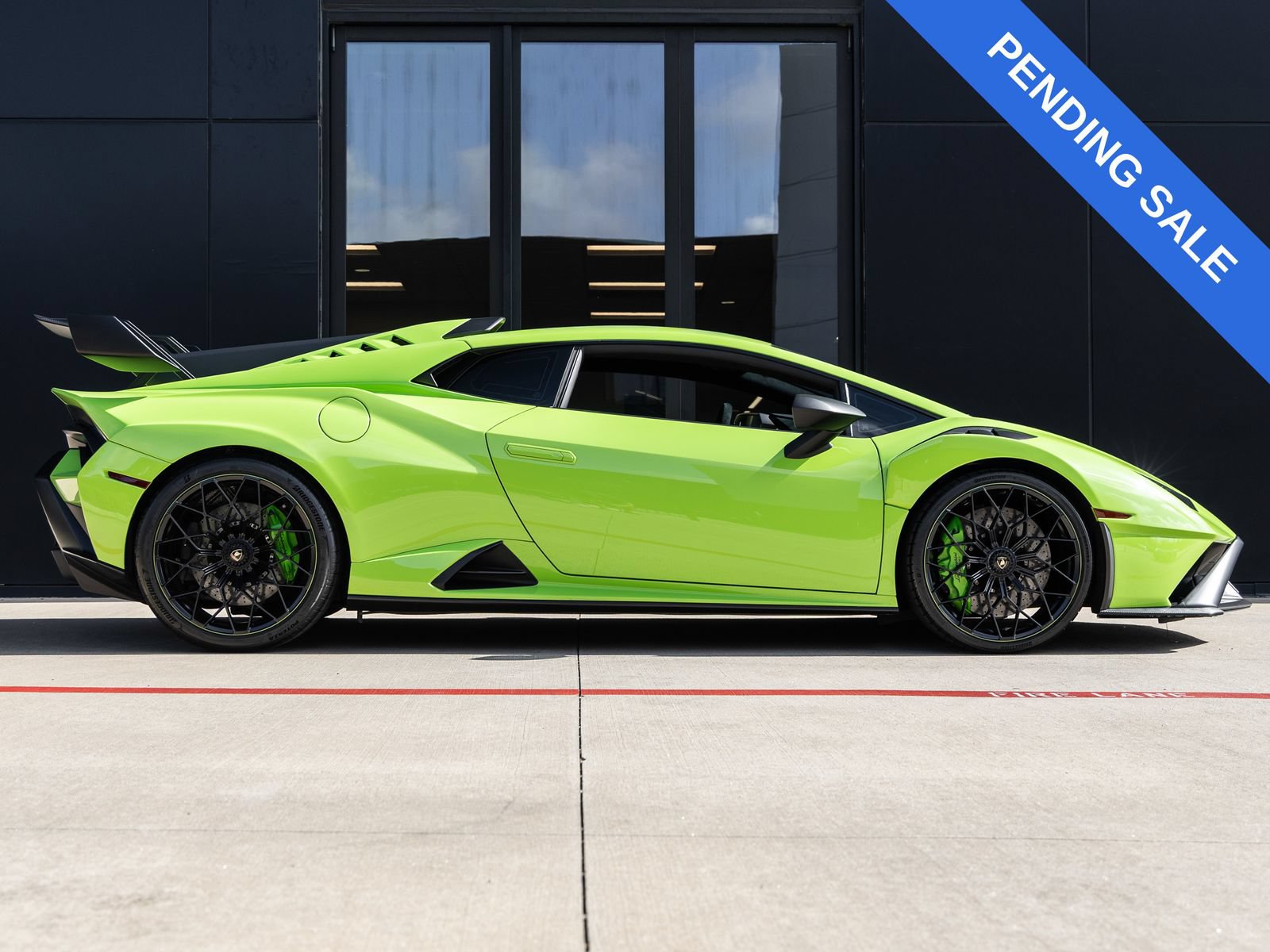 Used 2023 Lamborghini Huracan STO RWD image 12