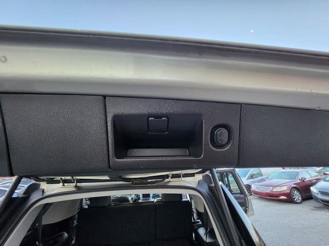 Used 2016 GMC Yukon SLT AWD/4WD image 24