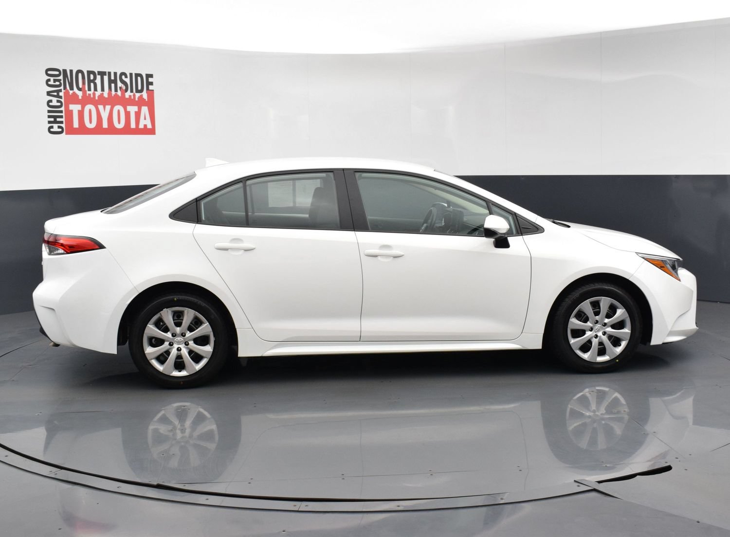 Used 2025 Toyota Corolla LE FWD image 5
