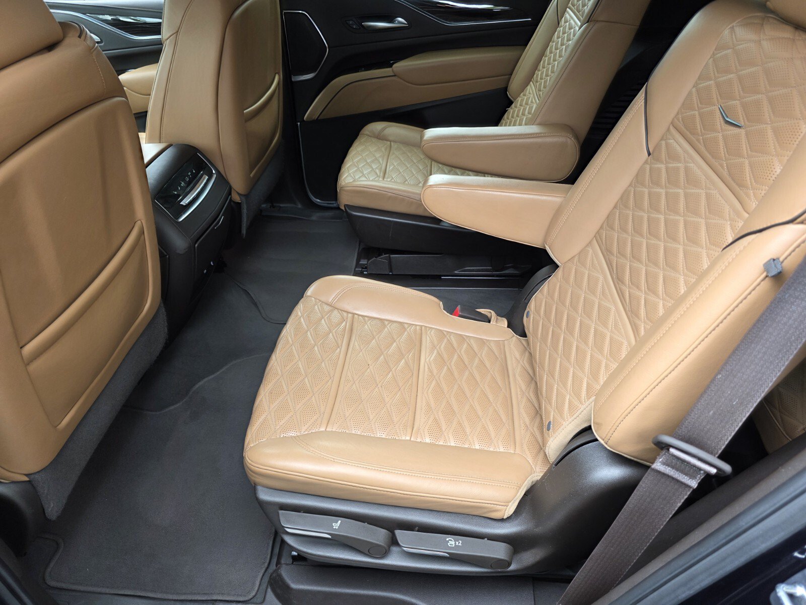 Used 2023 Cadillac Escalade Sport AWD/4WD image 16