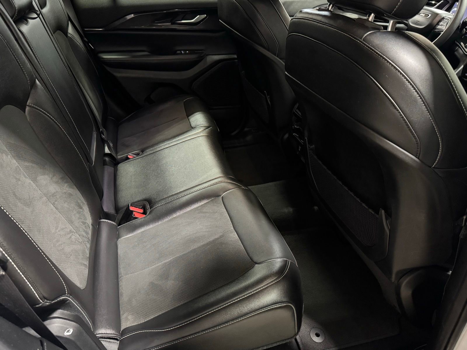 Used 2023 Jeep Grand Cherokee Altitude image 44