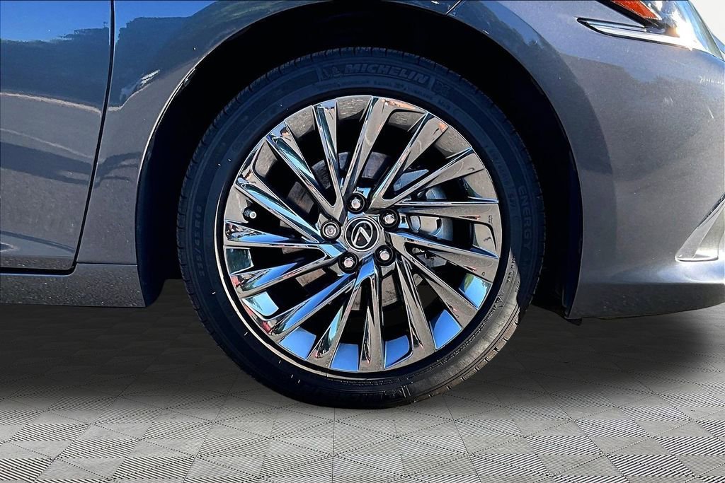 Used 2024 Lexus ES 300h Ultra Luxury w/ Accessory Package (Z2) FWD image 25