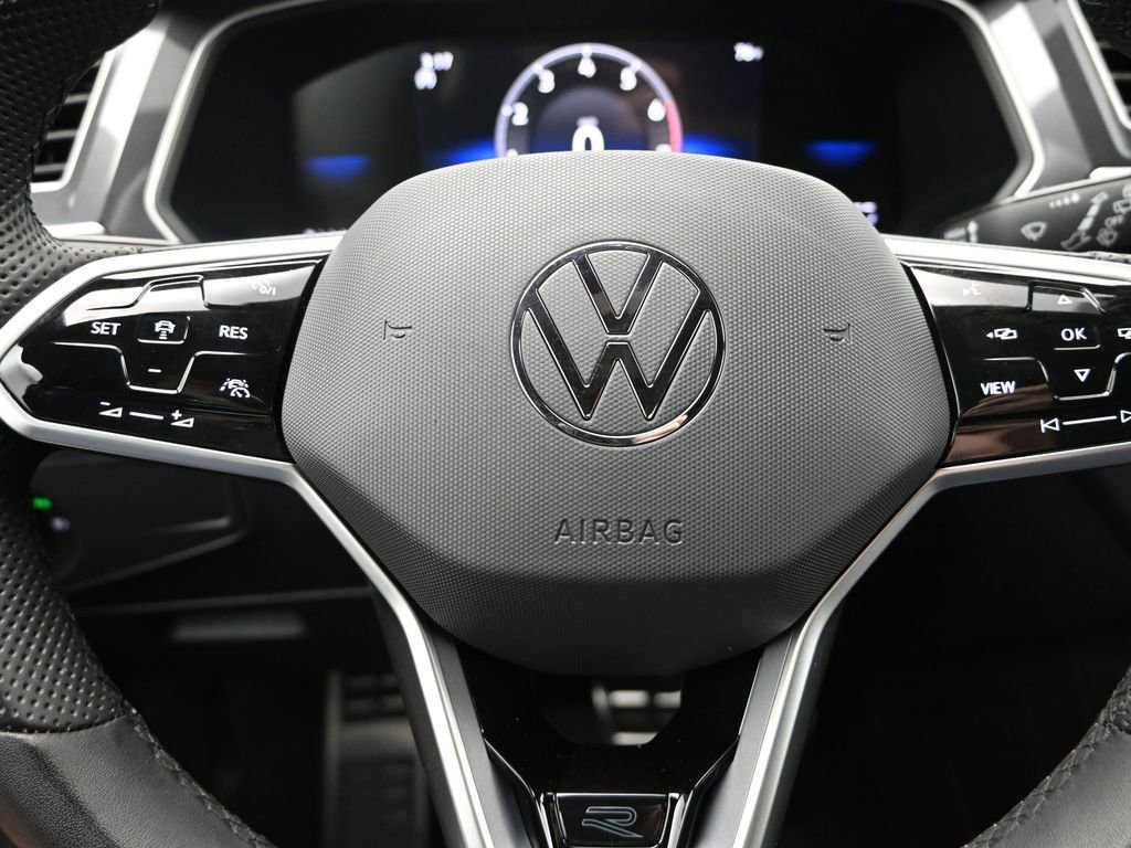 Used 2024 Volkswagen Tiguan SE R-Line image 25