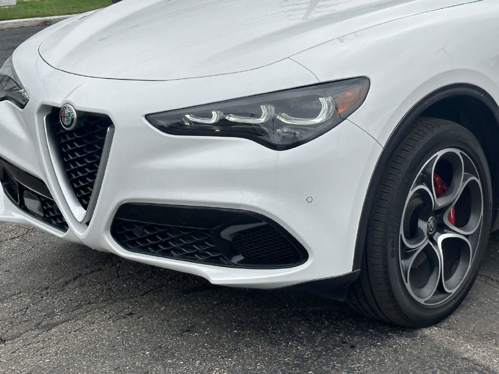 Used 2024 Alfa Romeo Stelvio Ti AWD/4WD image 8
