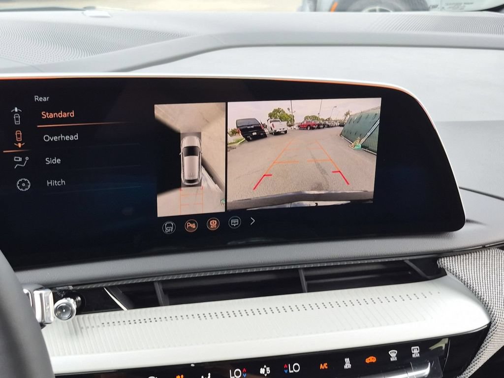 Used 2027 Cadillac Optiq Luxury RWD image 14