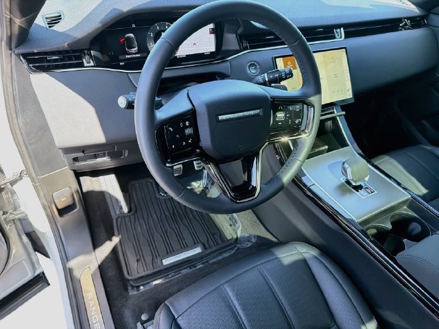 Used 2024 Land Rover Range Rover Evoque Dynamic SE AWD/4WD image 9