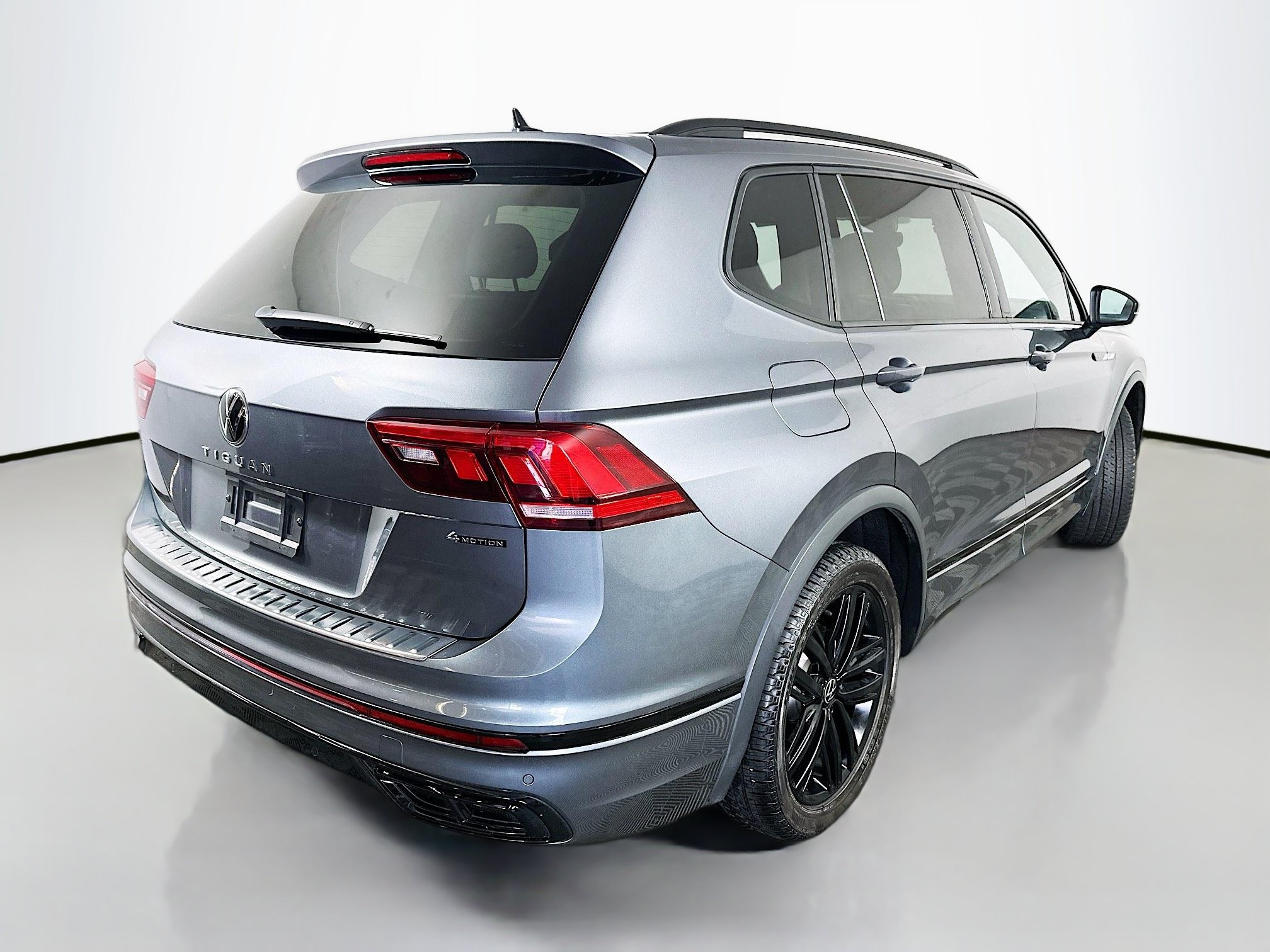 Used 2022 Volkswagen Tiguan SE R-Line AWD/4WD image 7