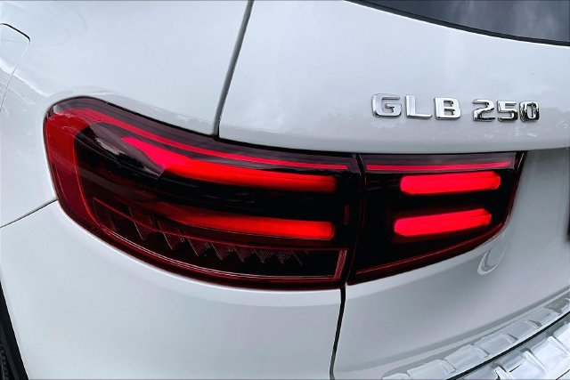 Used 2026 Mercedes-Benz GLB 250 4MATIC image 25