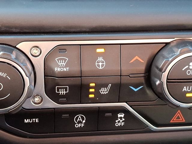 Used 2018 Jeep Wrangler Unlimited Sahara image 26