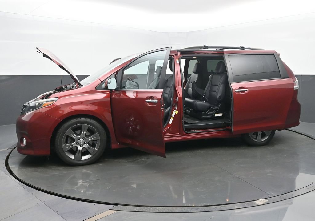 Used 2015 Toyota Sienna SE image 58