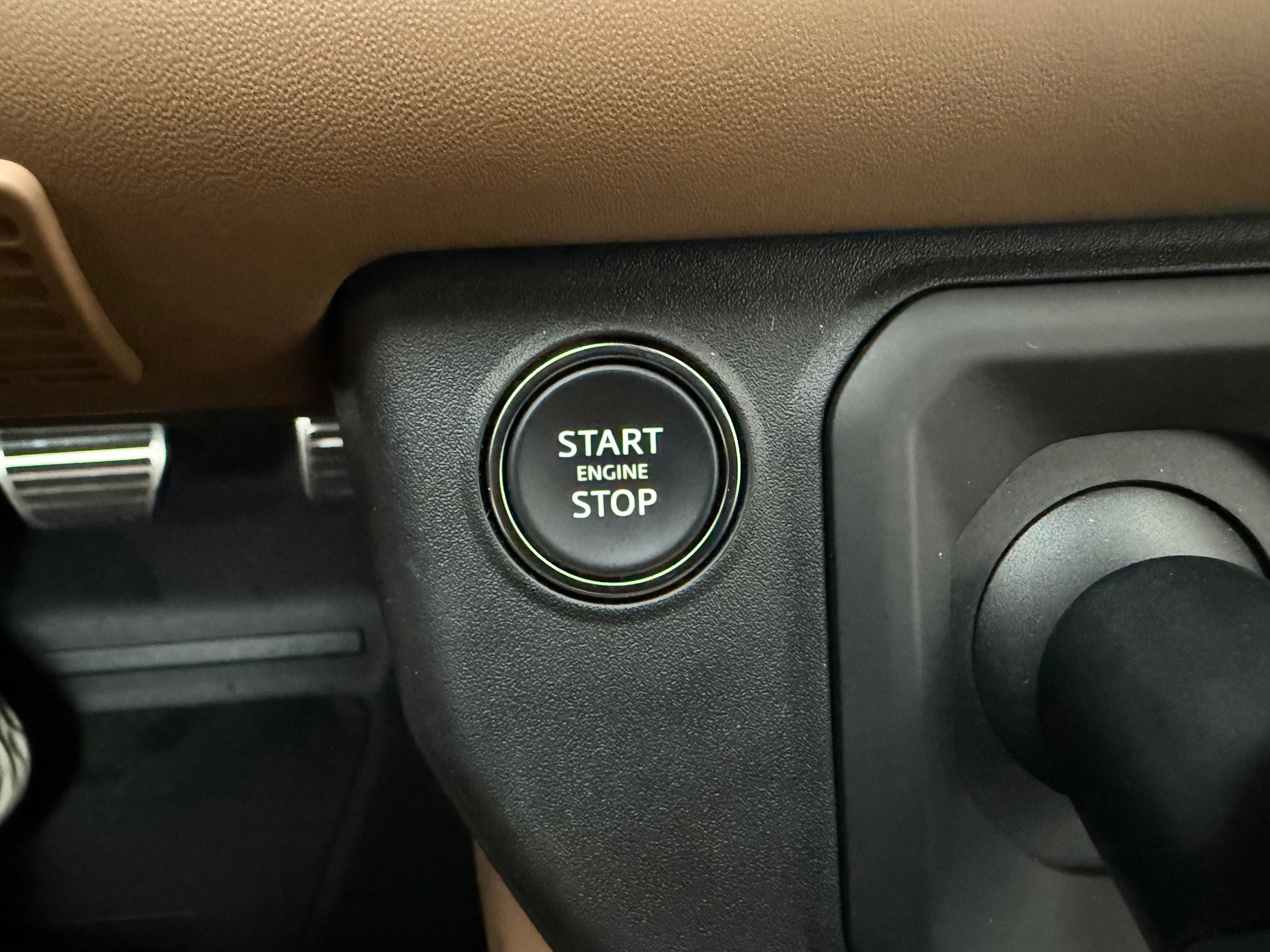 Used 2025 Land Rover Defender 110 V8 image 30