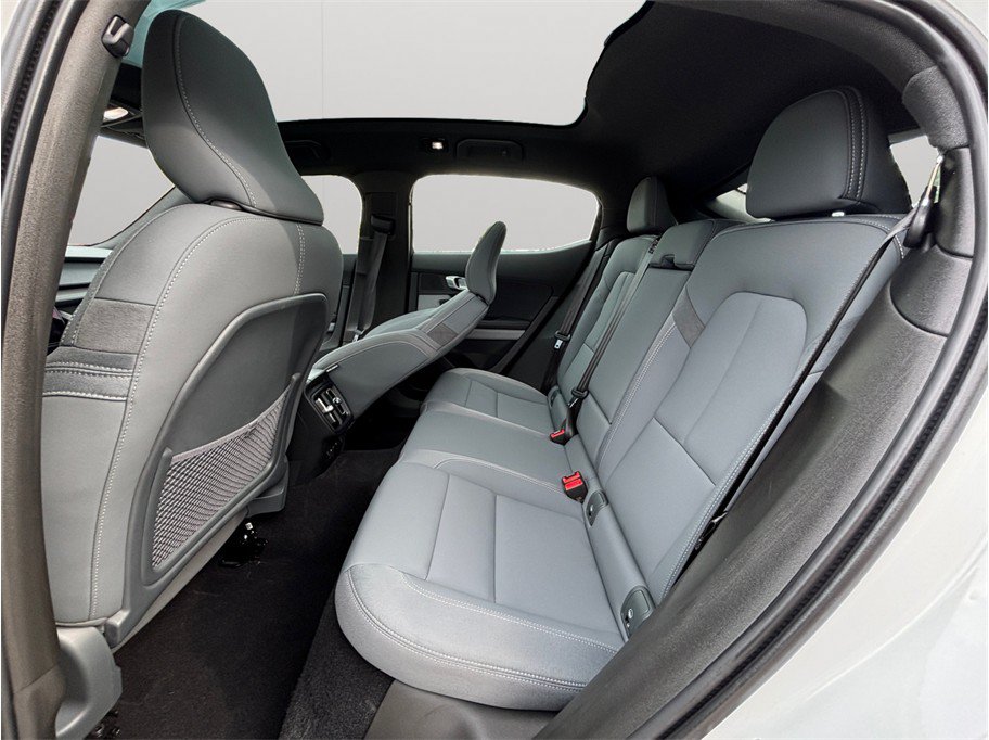 Used 2022 Polestar Polestar 2 w/ Plus Package AWD/4WD image 37