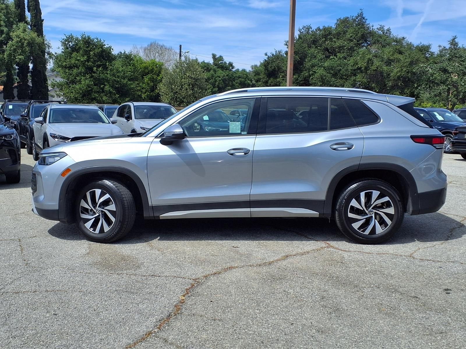 Used 2025 Volkswagen Tiguan S image 3