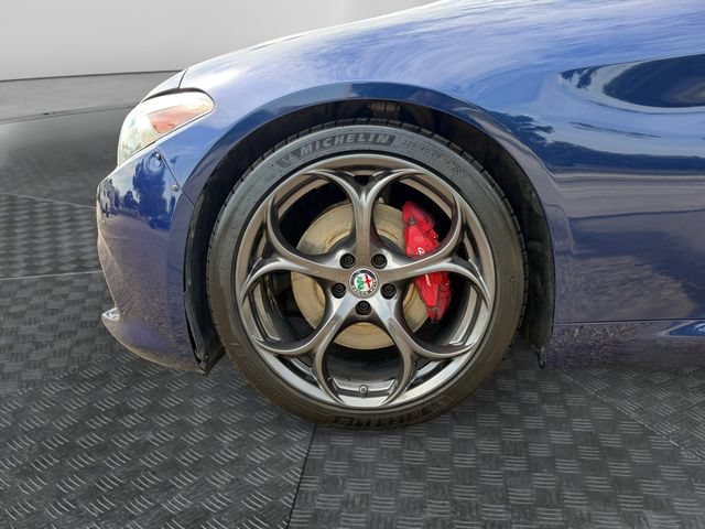 Used 2017 Alfa Romeo Giulia Ti w/ TI 19" Sport Package AWD/4WD image 13