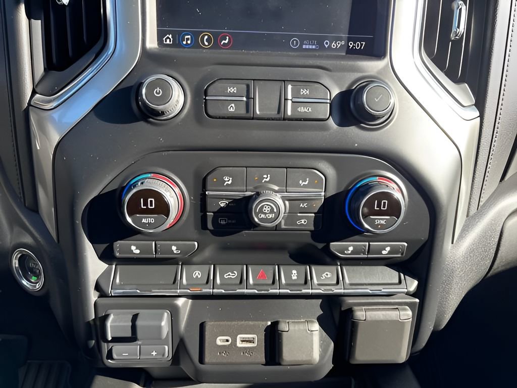 Used 2020 Chevrolet Silverado 1500 RST AWD/4WD image 18