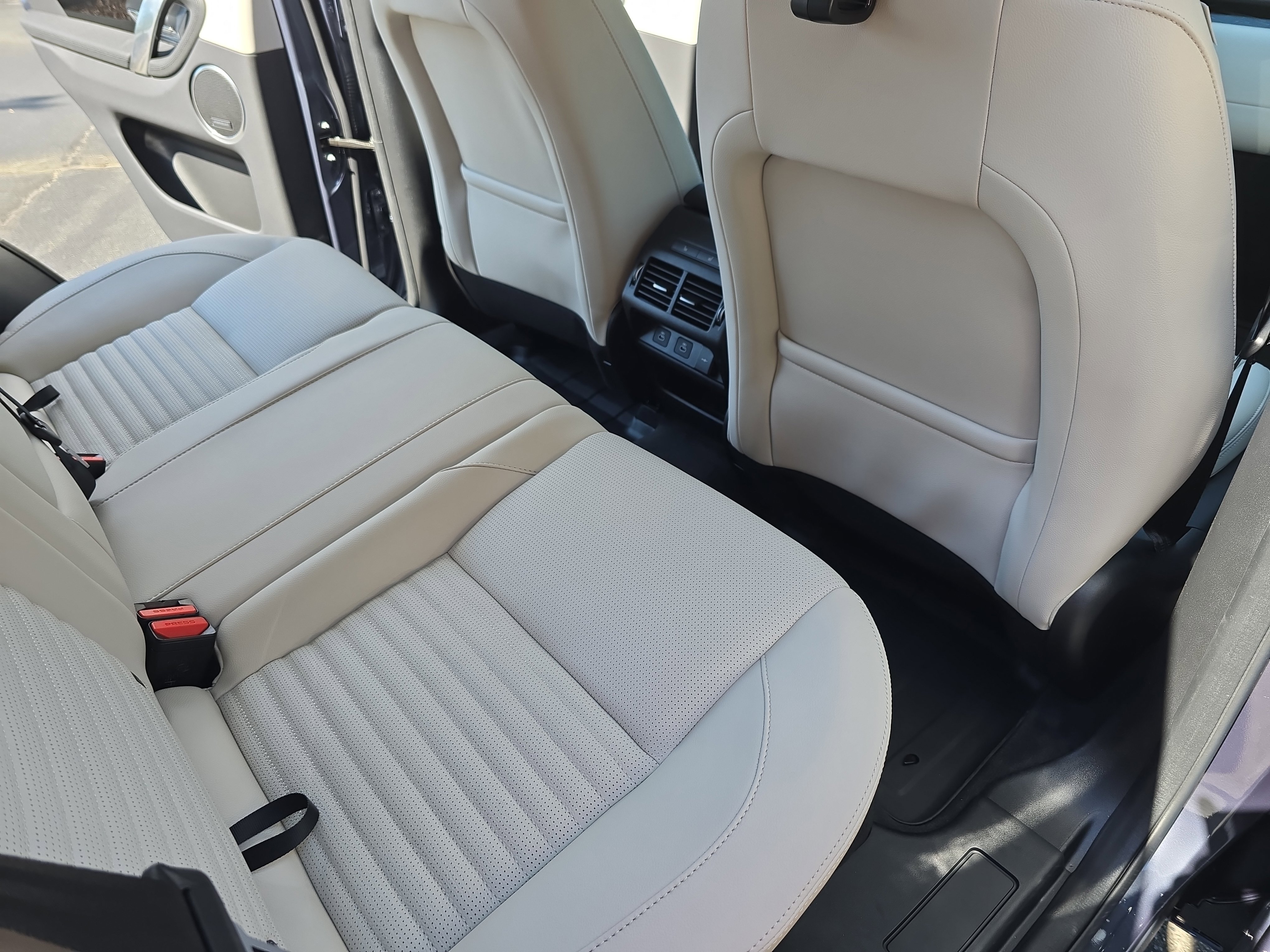 New 2025 Land Rover Discovery Sport S image 11