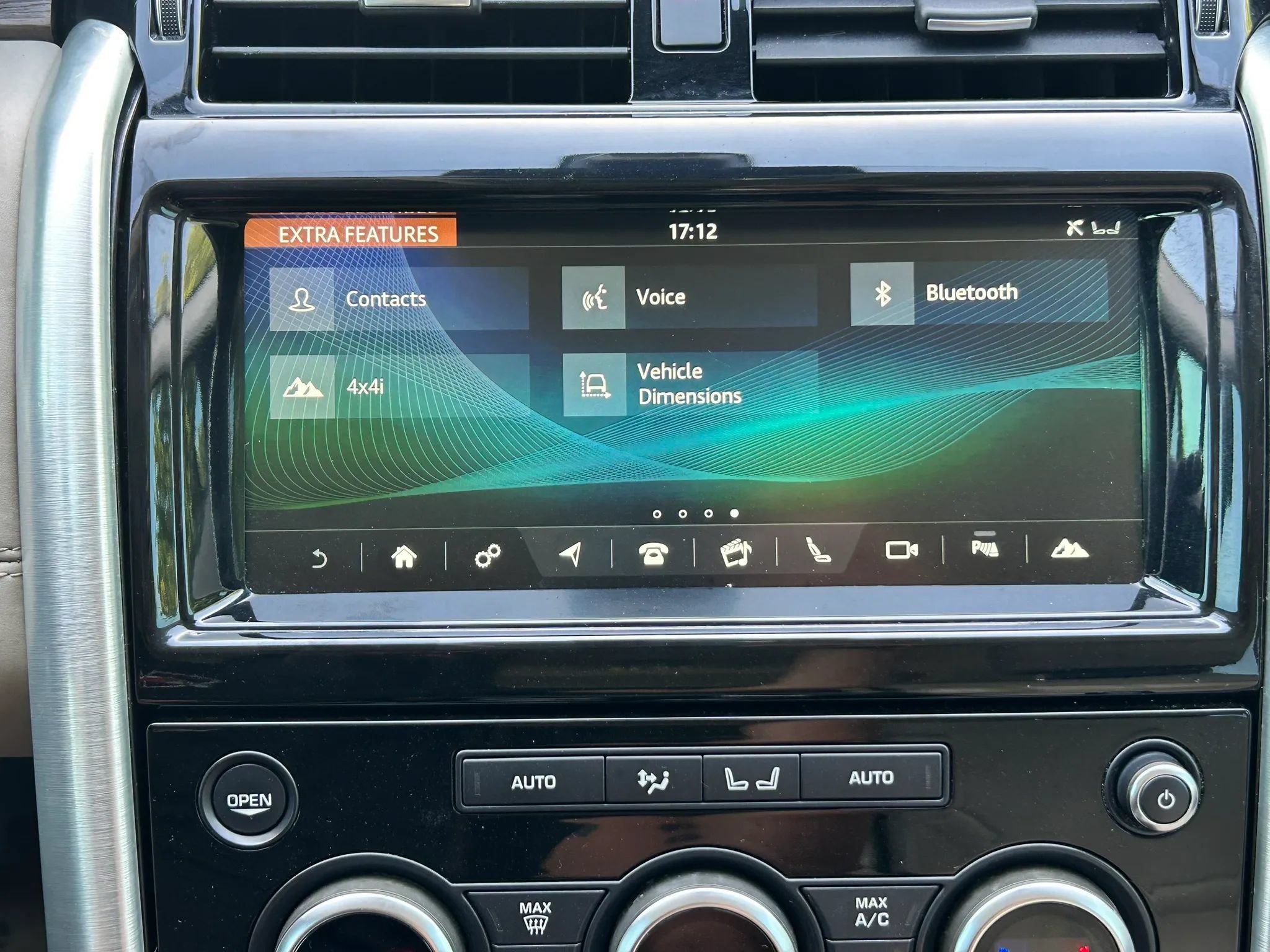 Used 2018 Land Rover Discovery HSE AWD/4WD image 24