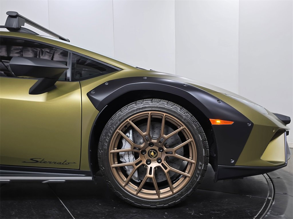 Used 2024 Lamborghini Huracan Sterrato image 11