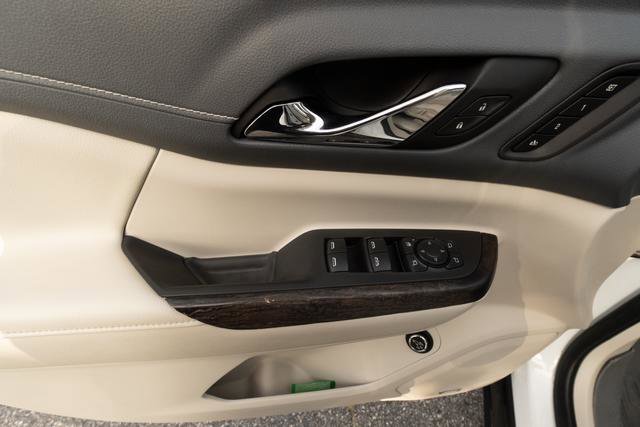 Used 2021 GMC Acadia Denali w/ Denali Technology Package image 12