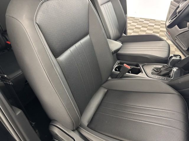 Used 2024 Volkswagen Tiguan SE image 32