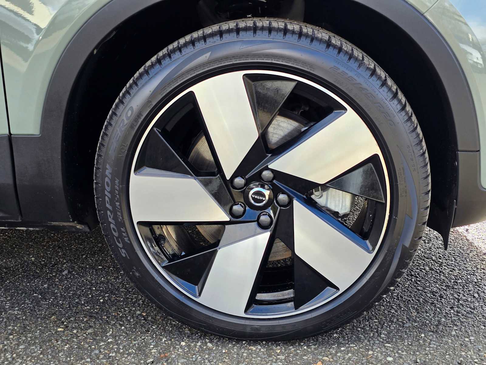 Used 2023 Volvo C40 P8 Recharge Ultimate w/ Protection Package Premier image 9