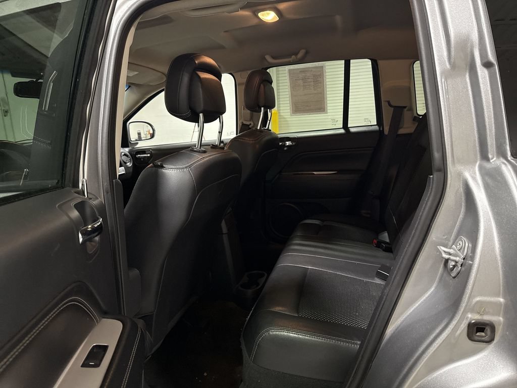 Used 2016 Jeep Compass Latitude FWD image 20