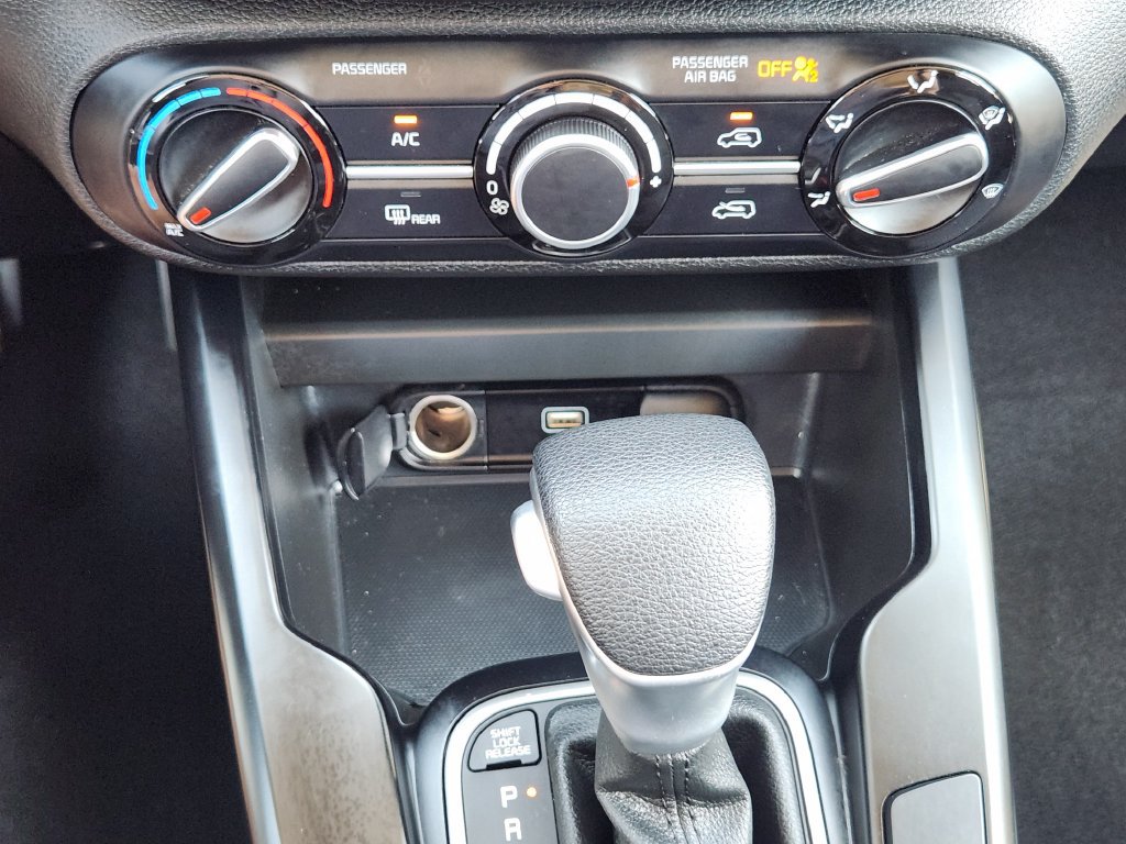 Certified 2025 Kia Soul LX w/ LX Technology Package FWD image 21