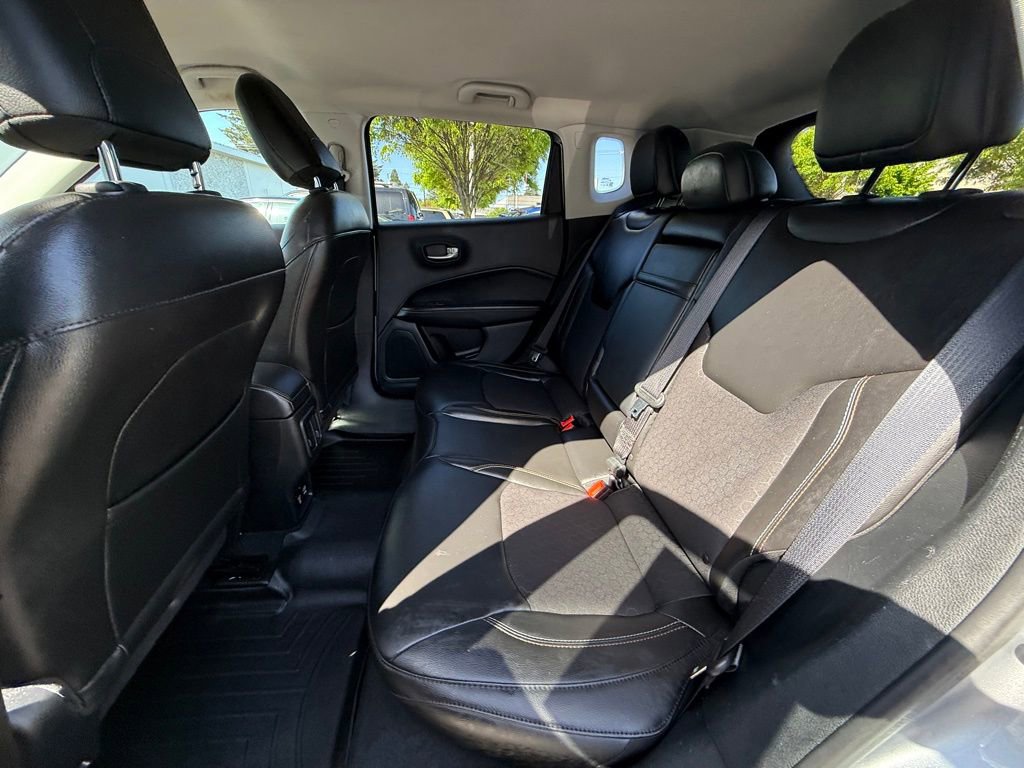 Used 2018 Jeep Compass Latitude w/ Popular Equipment Group FWD image 17