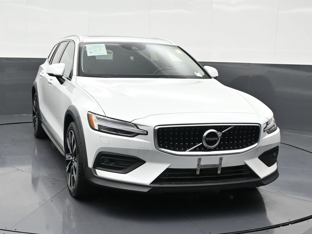 Certified 2022 Volvo V60 T5 Cross Country w/ Climate Package image 8