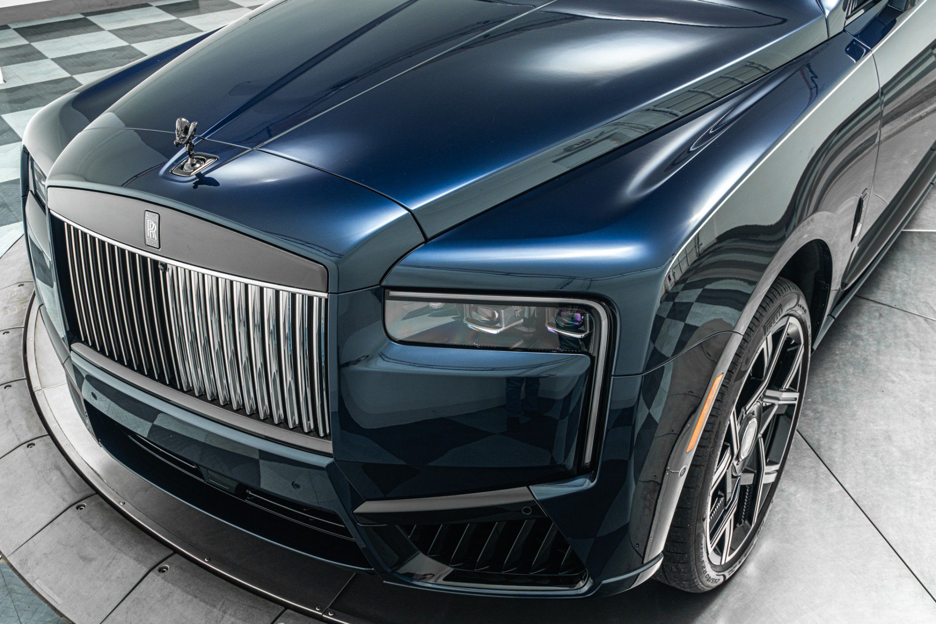 Used 2025 Rolls-Royce Cullinan Black Badge AWD/4WD image 47