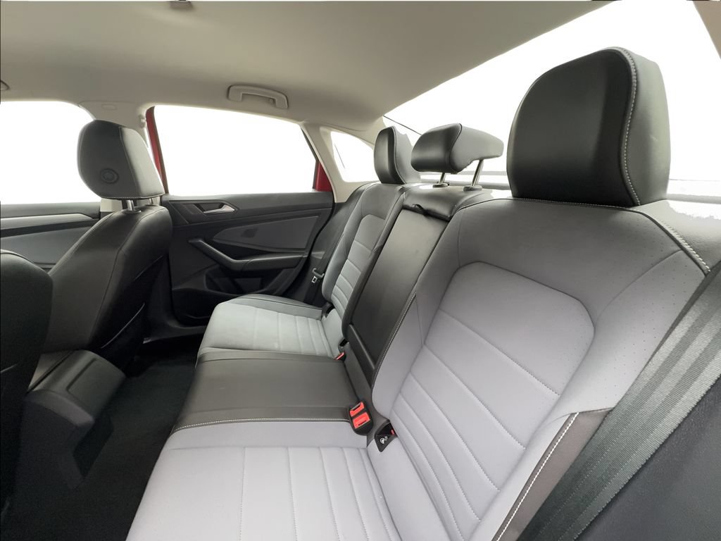 Used 2025 Volkswagen Jetta SE FWD image 21