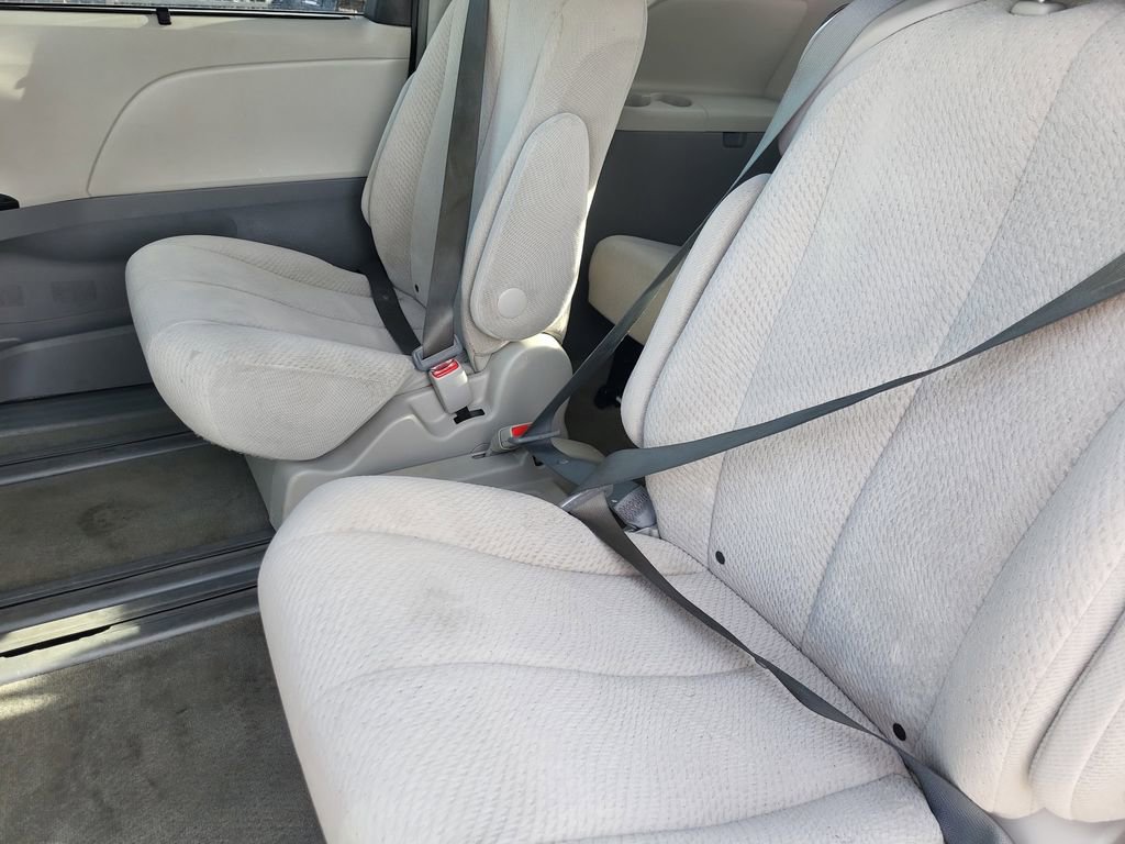 Used 2012 Toyota Sienna LE w/ Towing Pkg FWD image 13